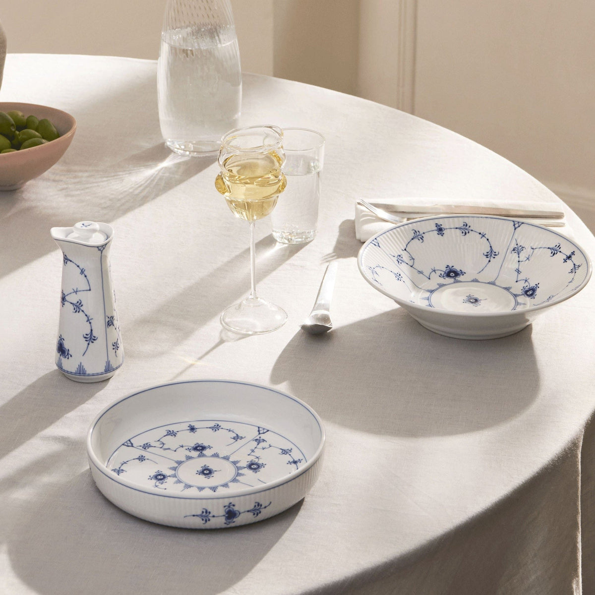 Blue Fluted Plain Ovenware, 18.5 cm - US 4259