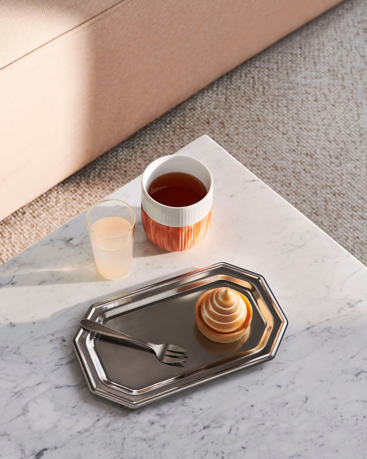 Fluted Contrast Marble Mug, Warm Ochre, 35 cl - US 2302
