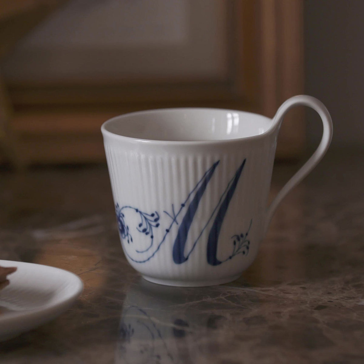 Alphabet Collection High Handle Cup, M, 33 cl - US 5066