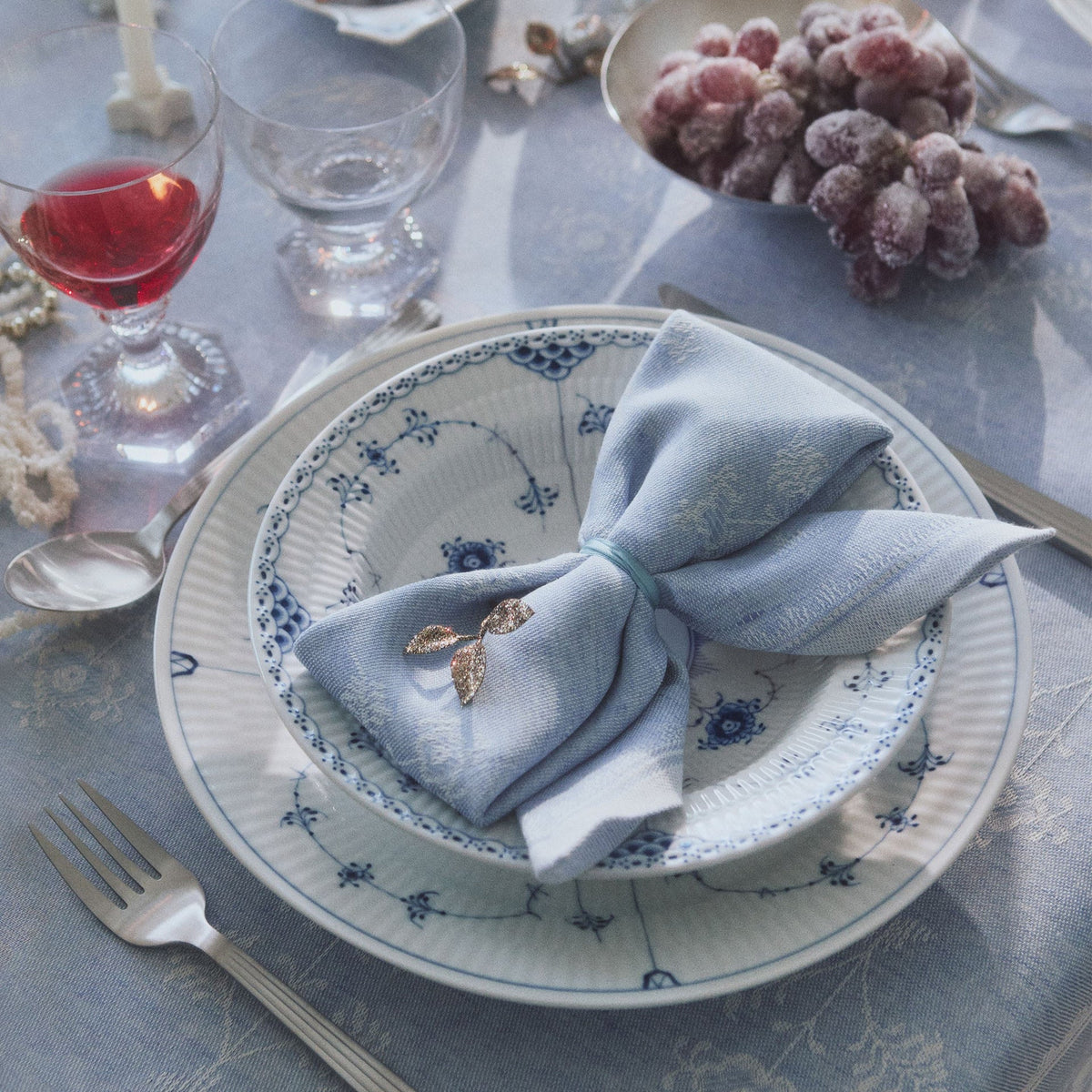 Blue Fluted Plain Plate, 25 cm - US 1318