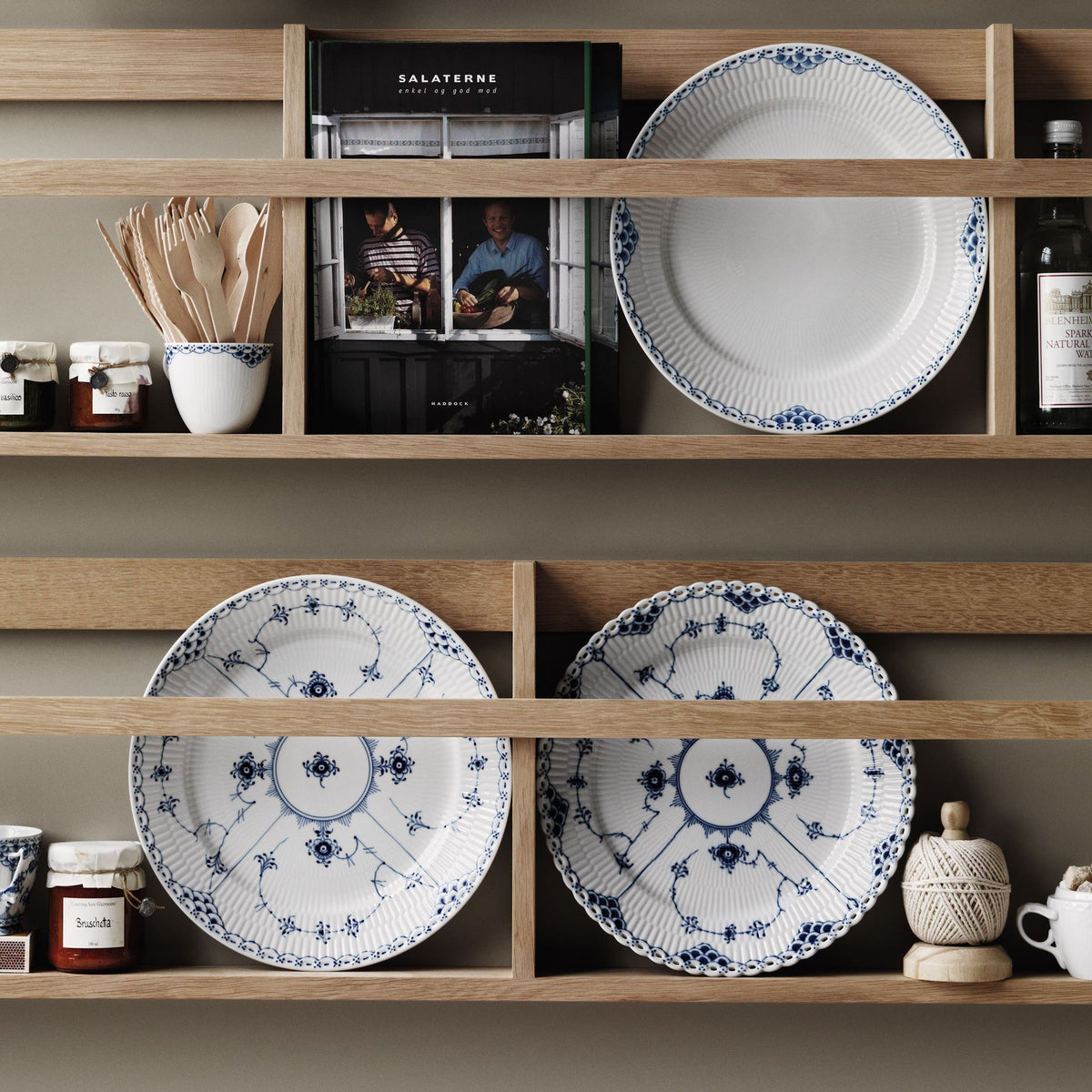 PLATE, 22 CM Plate, 22 cm - US 8226