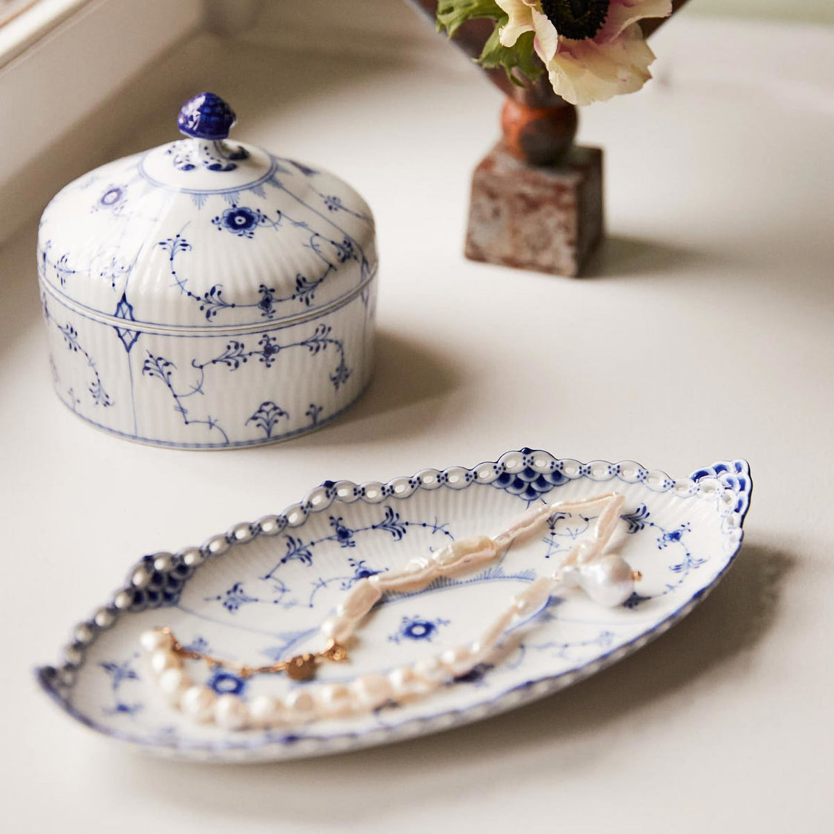 Blue Fluted Full Lace Dish, 24.5 cm - US 0240