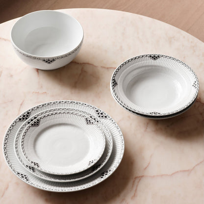 Black Lace Deep Plate, 21 cm - US 8632