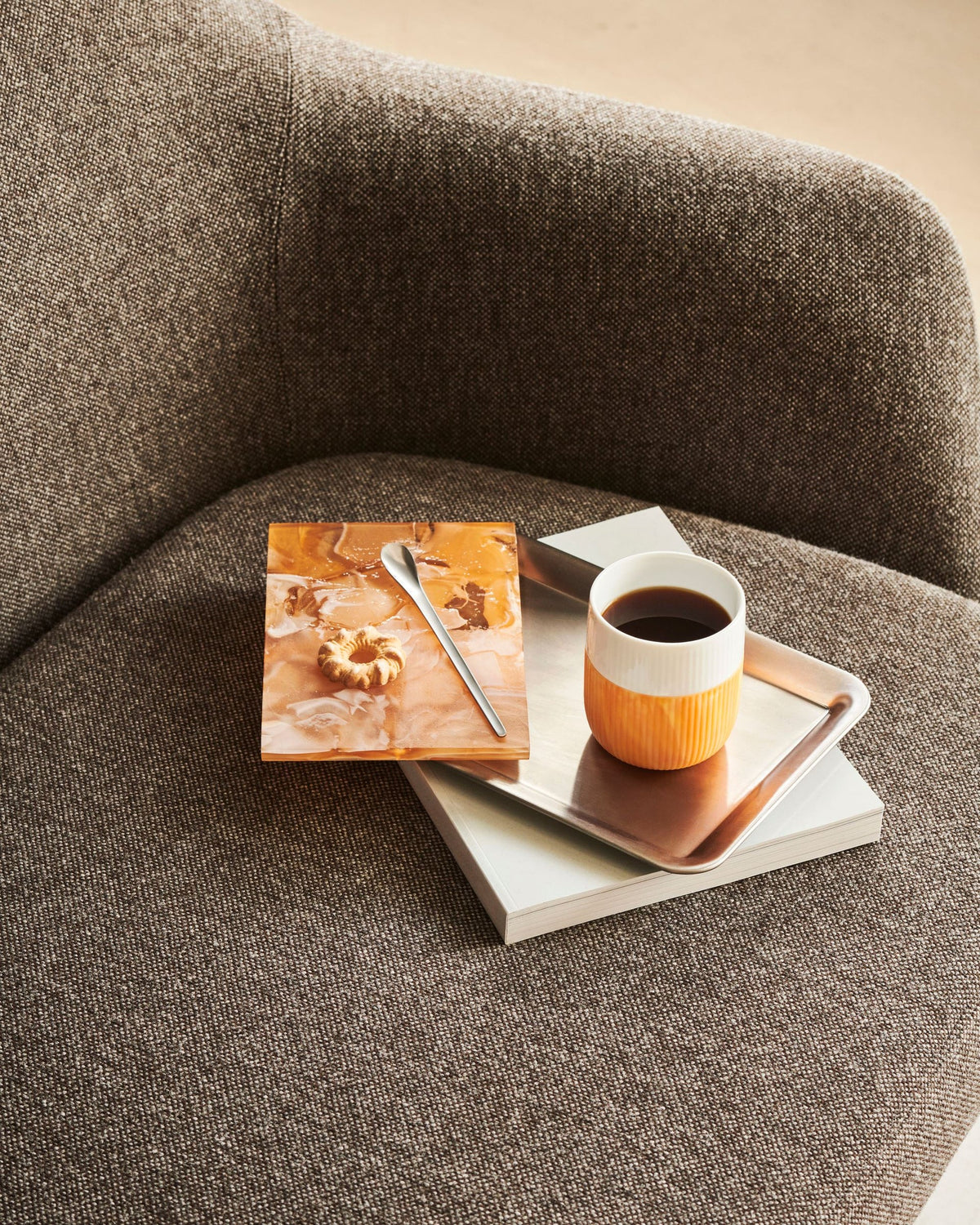 Fluted Contrast Marble Mug, Fiery Yellow, 35 cl - US 8396