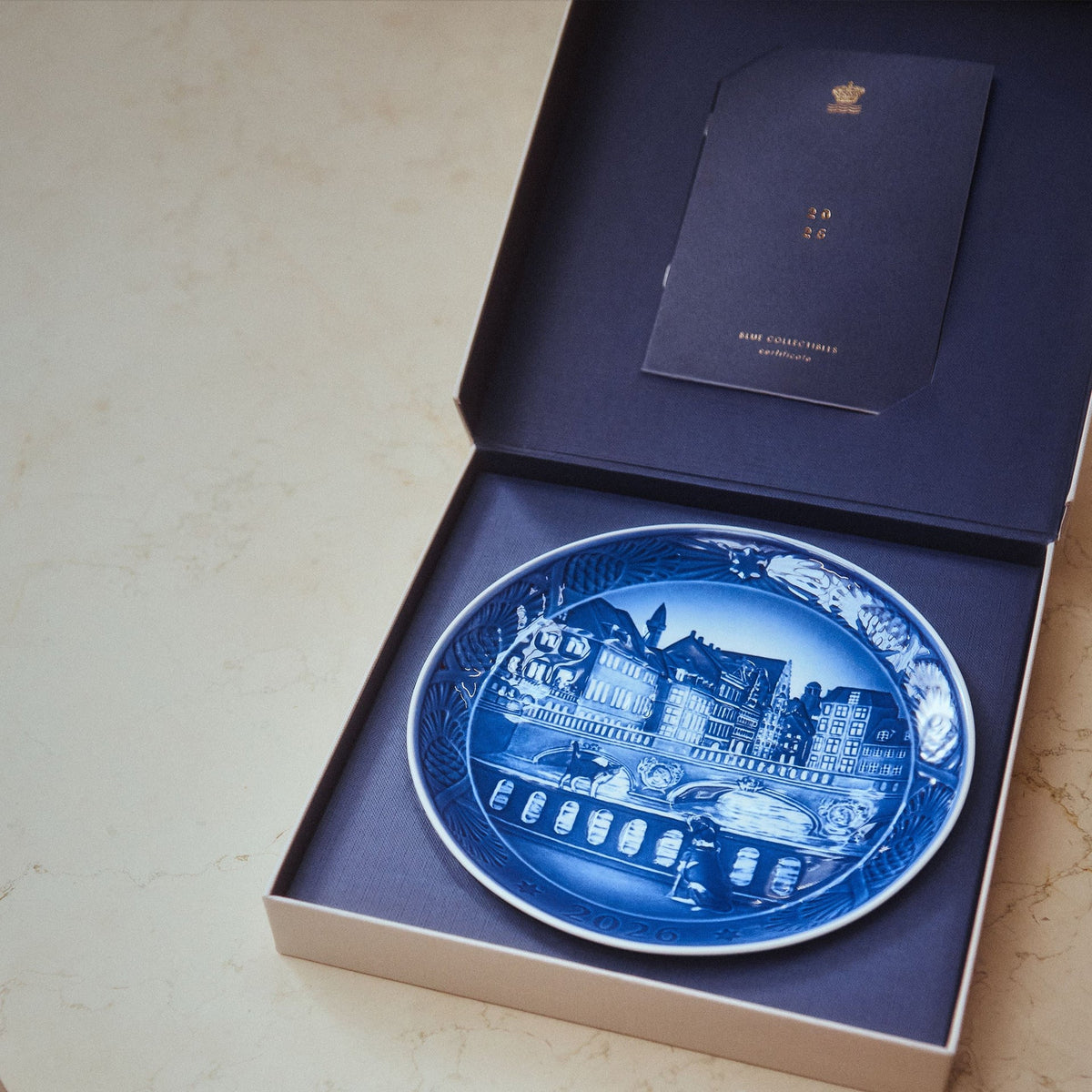 Blue Collectibles Christmas Plate 2026, The Marble Bridge, 18 cm - US 1737