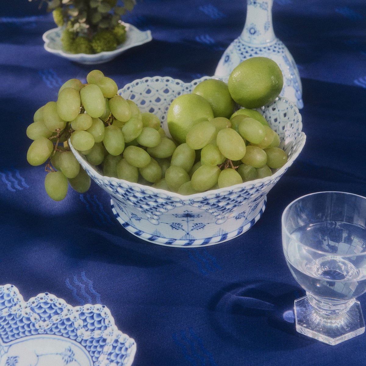 Blue Fluted Full Lace Fruit Basket, 23 cm - US 2360